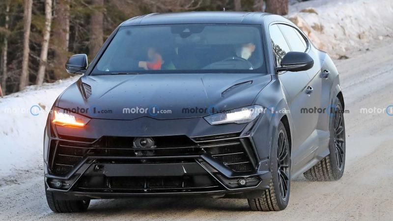 new-lamborghini-urus-evo-spy-shots.jpg