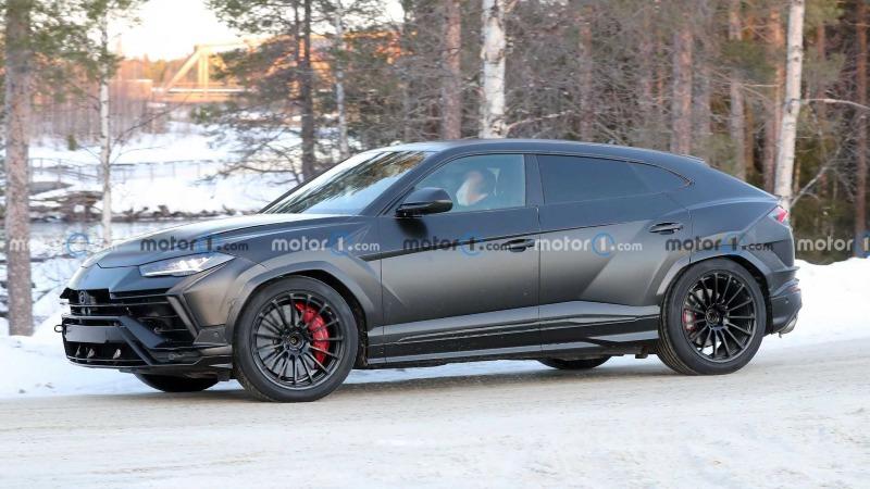 new-lamborghini-urus-evo-spy-shots (7).jpg