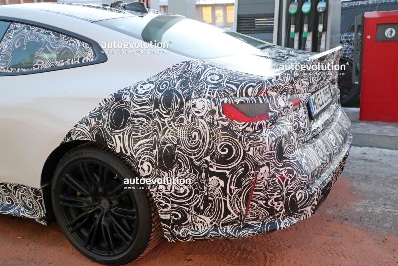 2023-bmw-m4-csl-spied-in-its-second-favorite-place-its-driver-is-not-happy_3.jpg