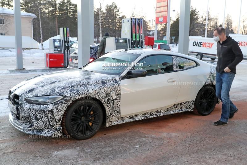 2023-bmw-m4-csl-spied-in-its-second-favorite-place-its-driver-is-not-happy_6.jpg
