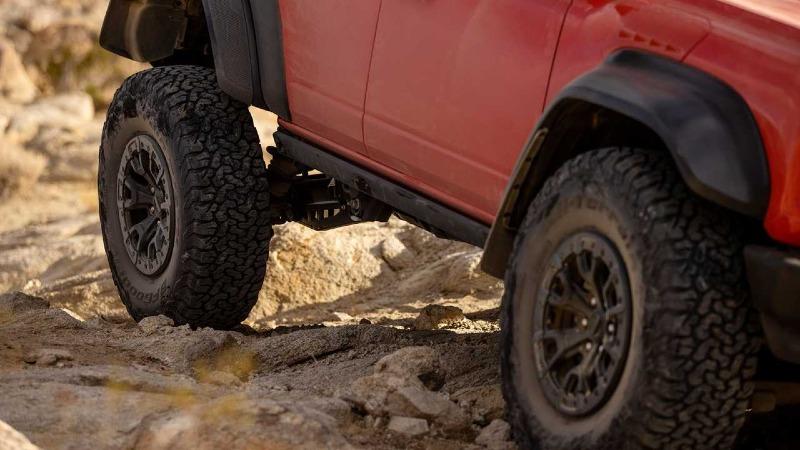 2022-ford-bronco-raptor-exterior-view.jpg