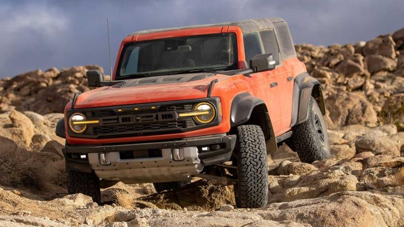 2022-ford-bronco-raptor-exterior-front-view (1).jpg