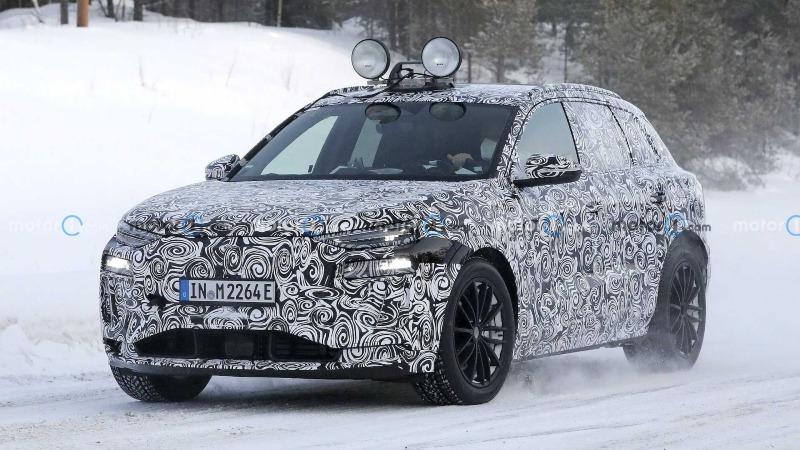 2023-audi-q6-e-tron-new-spy-shots-on-snow-wearing-production-headlights-and-taillights (2).jpg