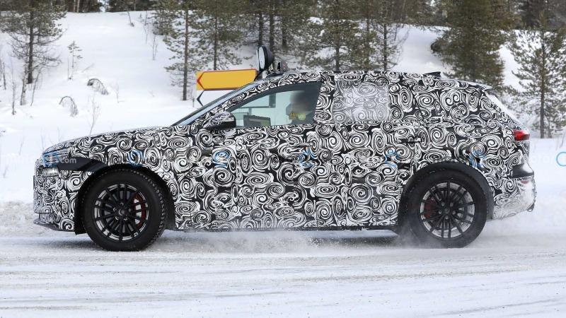 2023-audi-q6-e-tron-new-spy-shots-on-snow-wearing-production-headlights-and-taillights (5).jpg