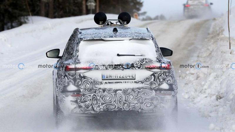 2023-audi-q6-e-tron-new-spy-shots-on-snow-wearing-production-headlights-and-taillights (11).jpg