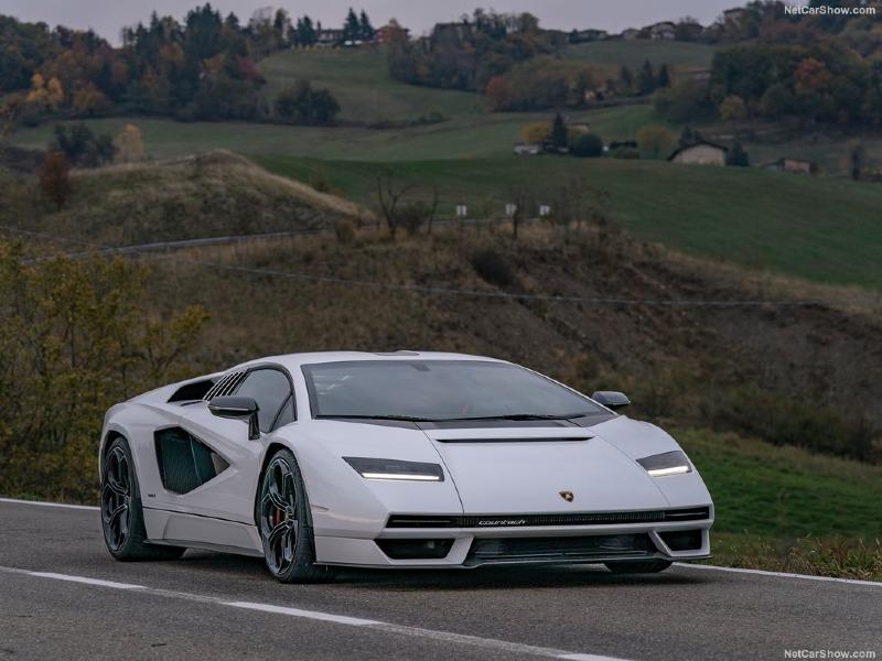 Lamborghini-Countach_LPI_800-4-2022-1024-09.jpg