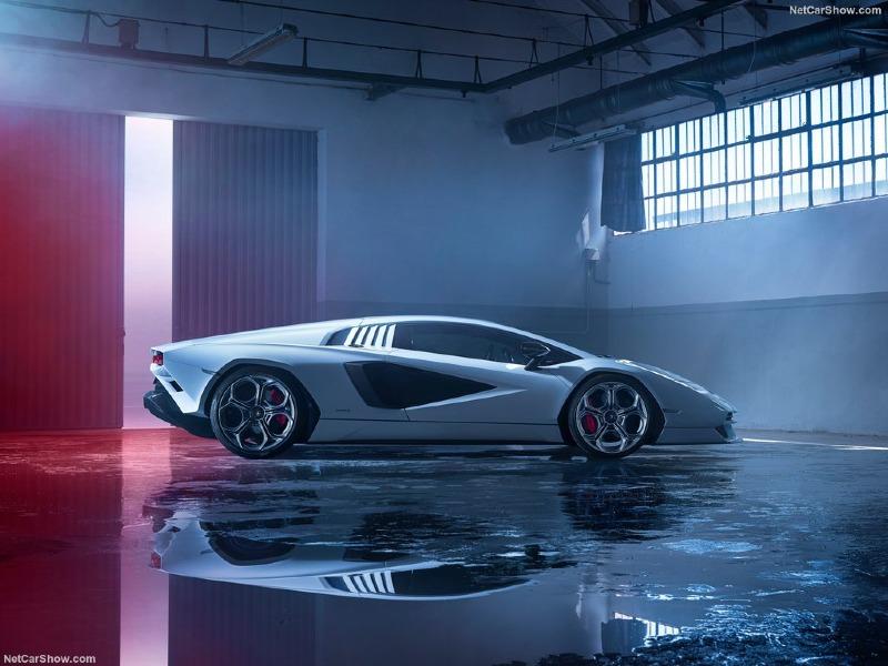 Lamborghini-Countach_LPI_800-4-2022-1024-20.jpg