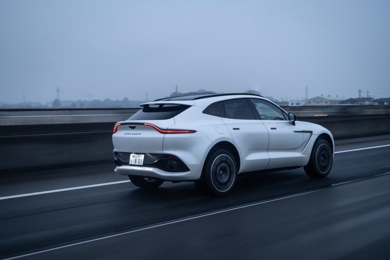 aston-martin-dbx-13.jpg