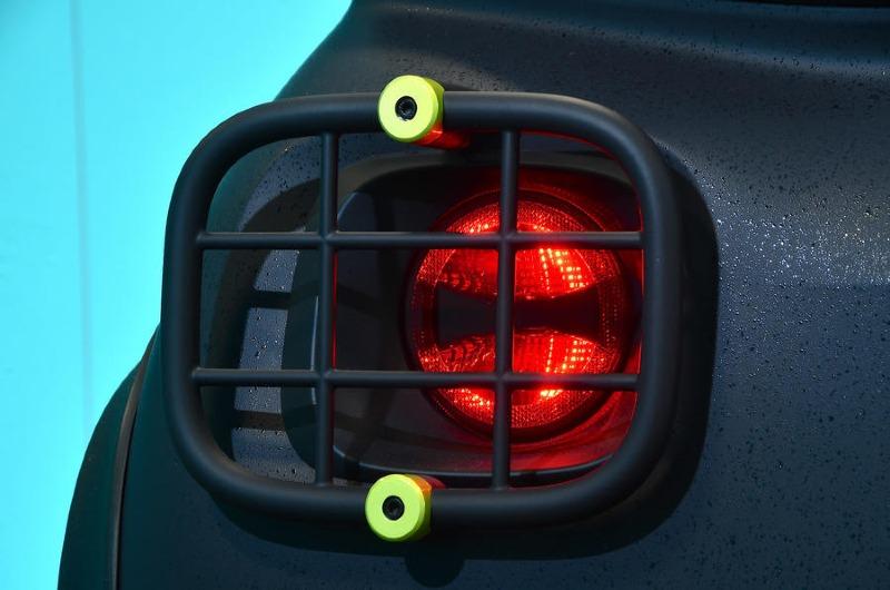 87-citroen-ami-beach-2022-drive-autocar-rear-lights.jpg