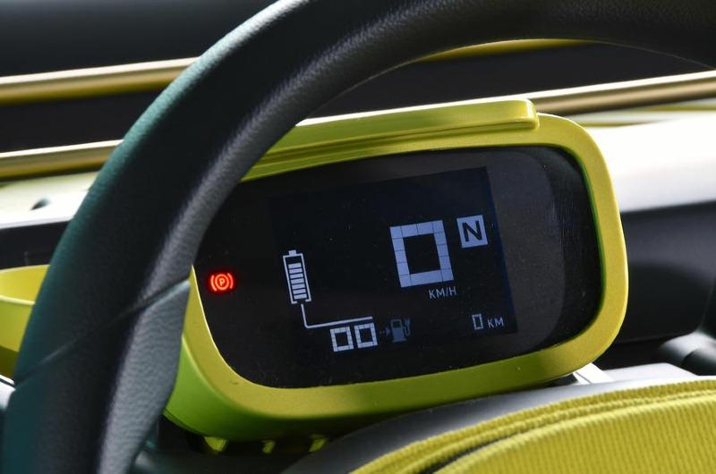 84-citroen-ami-beach-2022-drive-autocar-instruments.jpg