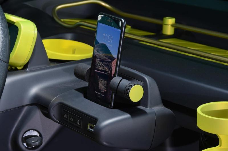 83-citroen-ami-beach-2022-drive-autocar-infotainment.jpg