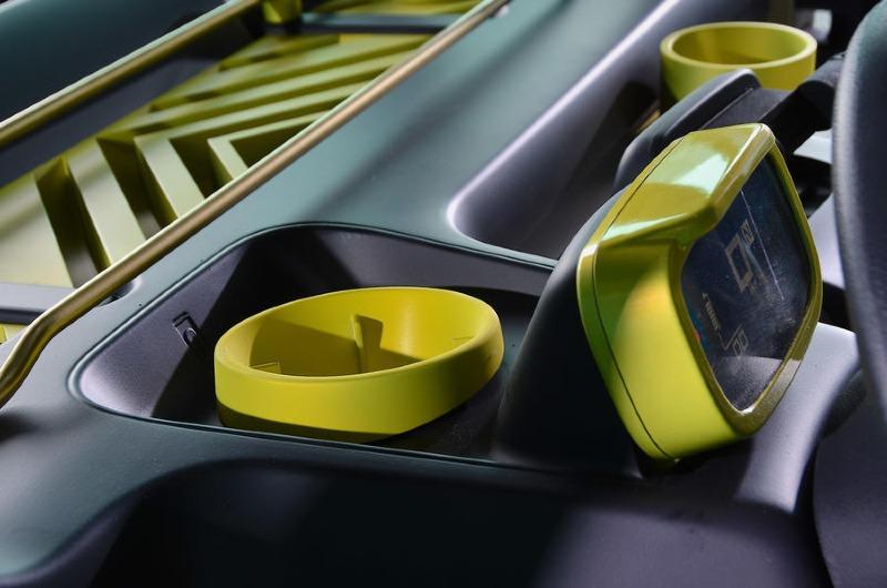 80-citroen-ami-beach-2022-drive-autocar-cupholder.jpg