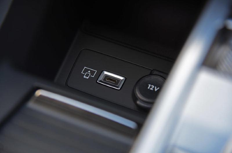 9-peugeot-308-puretech-130-gt-2022-uk-review-usb-port.jpg