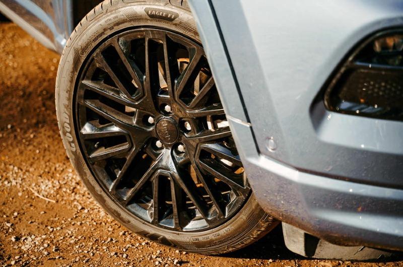 6-jeep-compass-4xe-2022-road-test-review-alloy-wheels.jpg