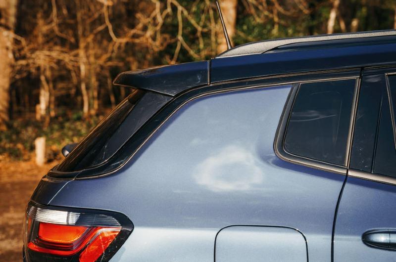 8-jeep-compass-4xe-2022-road-test-review-roofline.jpg