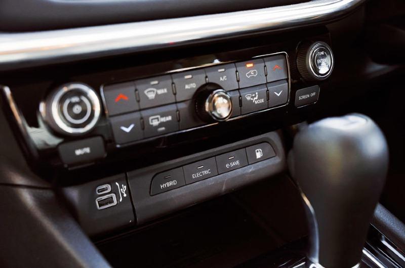 13-jeep-compass-4xe-2022-road-test-review-climate-controls.jpg