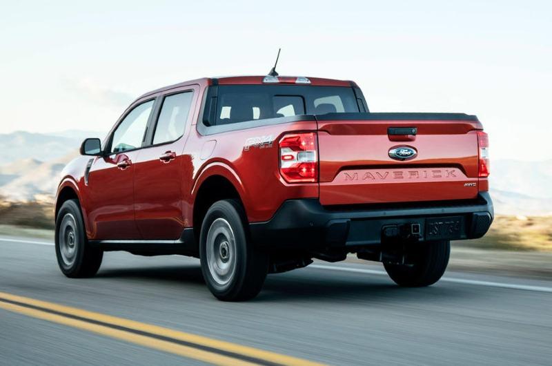 2-ford-maverick-2l-ecoboost-2022-review-tracking-rear.jpg