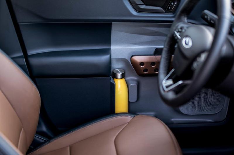 9-ford-maverick-2l-ecoboost-2022-review-door-cards.jpg