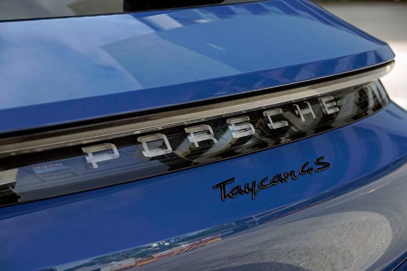 2022-Porsche-Taycan-Cross-Turismo-4S-Review-Singapore-CarBuyer.com_.sg-4.jpg