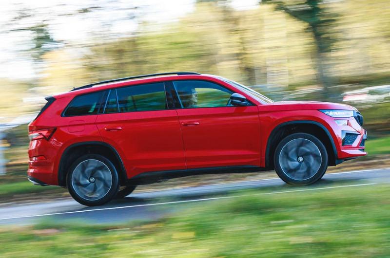 2-skoda-kodiaq-vrs-2022-road-test-side-pan.jpg