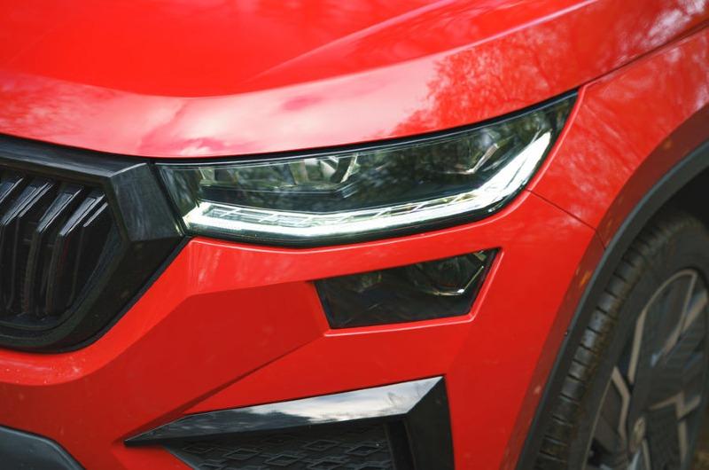 4-skoda-kodiaq-vrs-2022-road-test-headlights.jpg