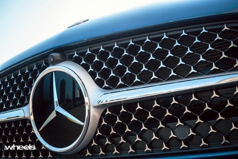2022_Mercedes-Benz_C300_Spectral_Blue_Metallic_Australia_detail_front_grille_01.jpg