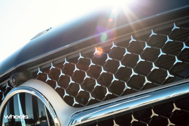 2022_Mercedes-Benz_C300_Spectral_Blue_Metallic_Australia_detail_front_grille_02.jpg
