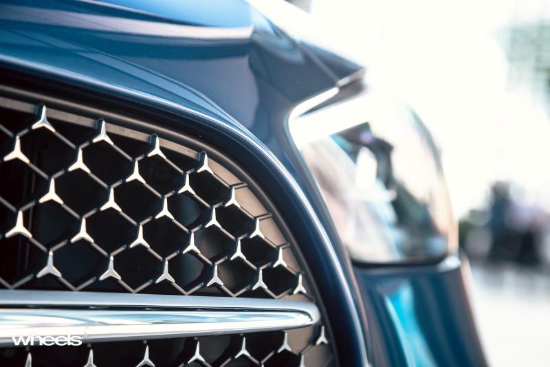 2022_Mercedes-Benz_C300_Spectral_Blue_Metallic_Australia_detail_front_grille_03.jpg