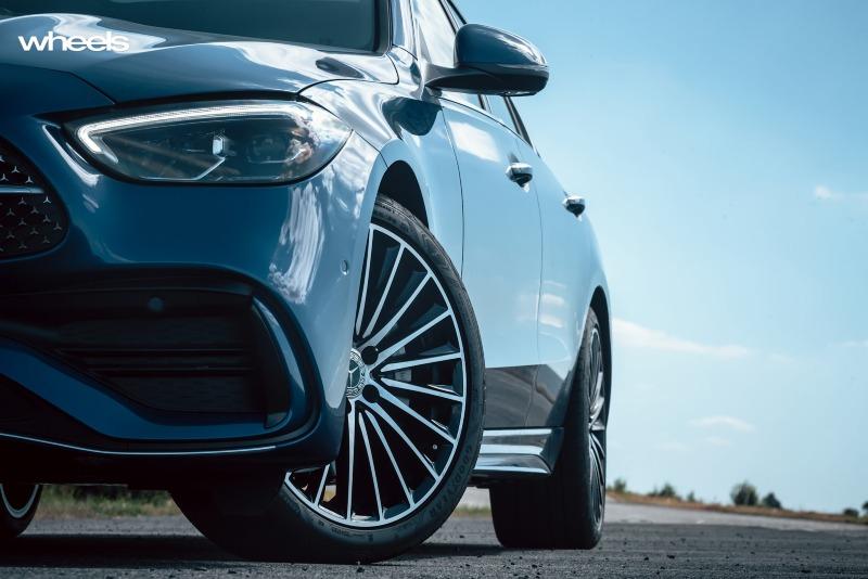 2022_Mercedes-Benz_C300_Spectral_Blue_Metallic_Australia_detail_wheel_tyre.jpg