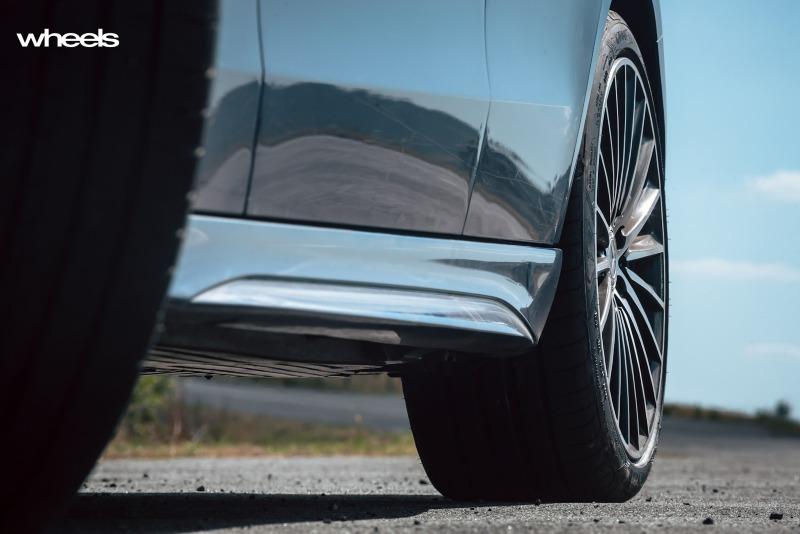 2022_Mercedes-Benz_C300_Spectral_Blue_Metallic_Australia_detail_side_sills.jpg