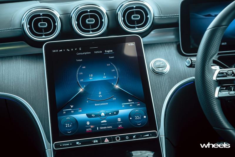 2022_Mercedes-Benz_C300_Spectral_Blue_Metallic_Australia_interior_infotainment_screen_01.jpg