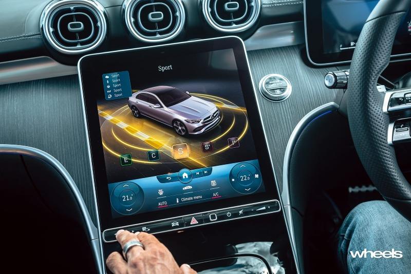 2022_Mercedes-Benz_C300_Spectral_Blue_Metallic_Australia_interior_infotainment_screen_08.jpg