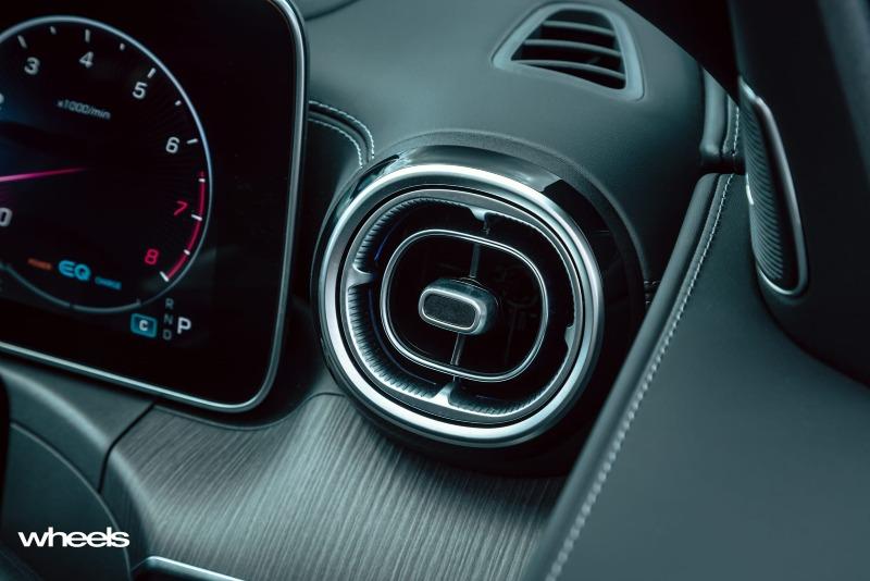2022_Mercedes-Benz_C300_Spectral_Blue_Metallic_Australia_interior_side_air_conditioning_vent_01.jpg