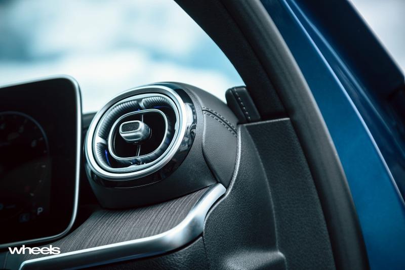 2022_Mercedes-Benz_C300_Spectral_Blue_Metallic_Australia_interior_side_air_conditioning_vent_02.jpg