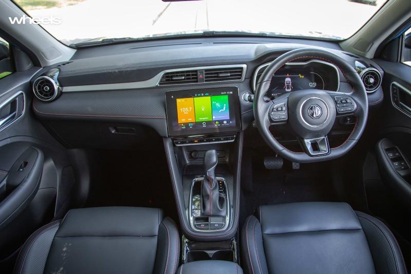 2022_MG_ZST_Brighton_Blue_interior_dashboard_SRawlings.jpg