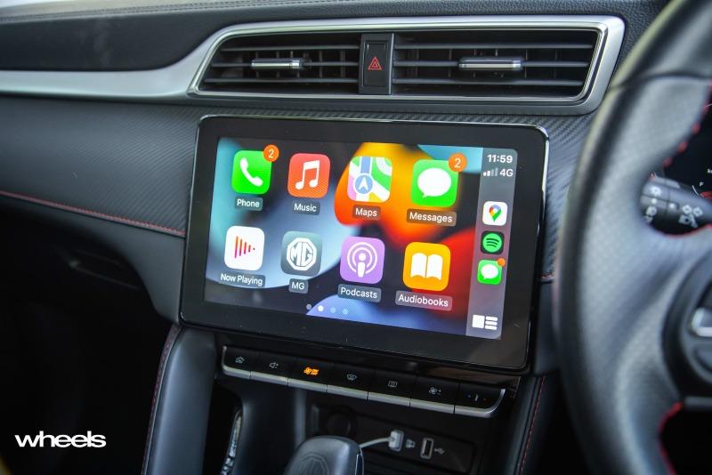 2022_MG_ZST_Brighton_Blue_interior_infotainment_screen_Apple_CarPlay_menu_SRawlings.jpg