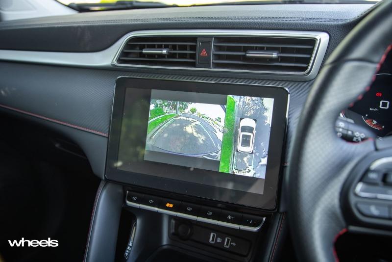 2022_MG_ZST_Brighton_Blue_interior_infotainment_screen_reverse_camera_SRawlings.jpg
