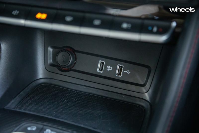 2022_MG_ZST_Brighton_Blue_interior_centre_console_USB_ports_SRawlings.jpg
