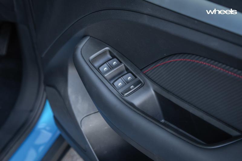 2022_MG_ZST_Brighton_Blue_interior_driver_seat_window_control_panel_SRawlings.jpg