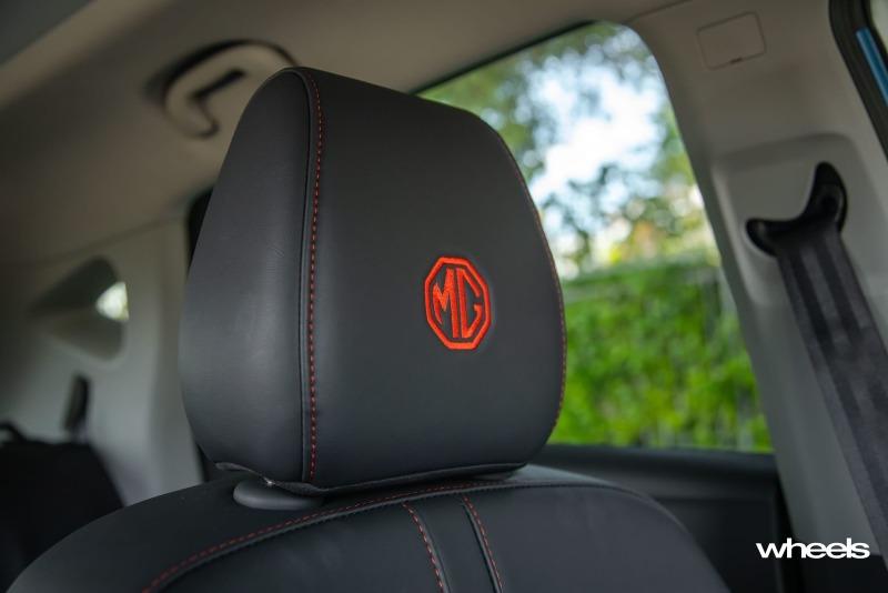 2022_MG_ZST_Brighton_Blue_interior_front_headrest_logo_SRawlings.jpg