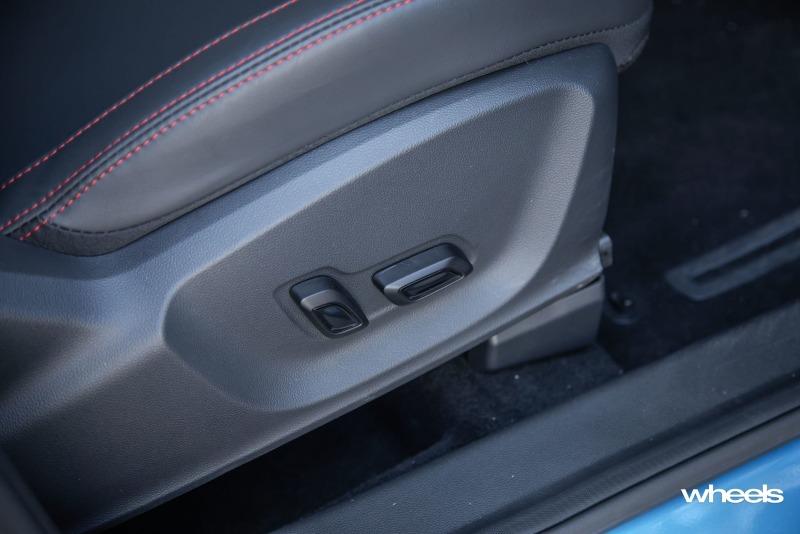2022_MG_ZST_Brighton_Blue_interior_driver_seat_electric_adjustment_SRawlings.jpg