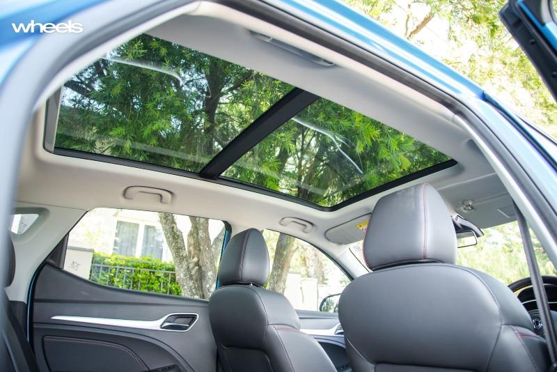2022_MG_ZST_Brighton_Blue_interior_panoramic_sunroof_SRawlings.jpg