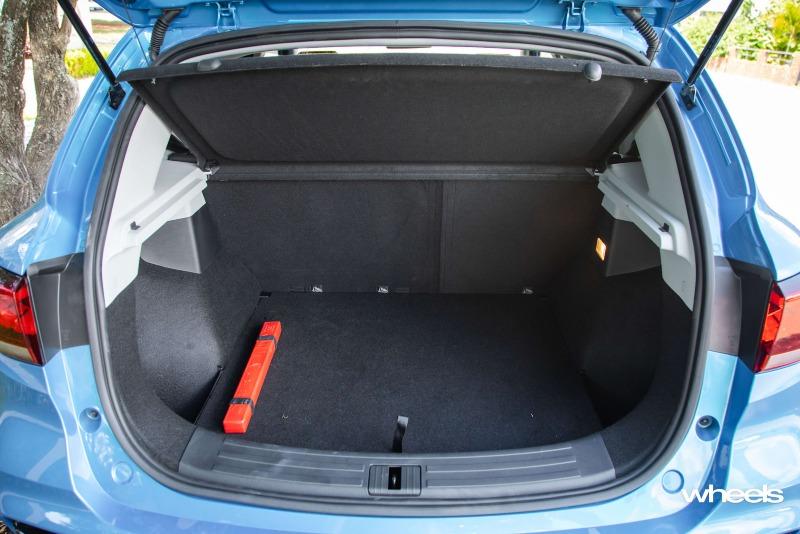 2022_MG_ZST_Brighton_Blue_interior_luggage_cargo_space_SRawlings.jpg
