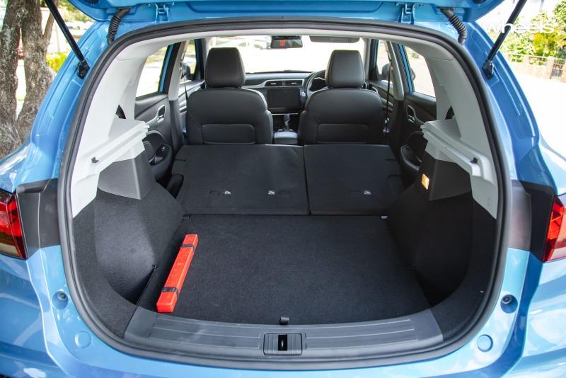 2022_MG_ZST_Brighton_Blue_interior_luggage_cargo_space_seats_folded_SRawlings.jpg