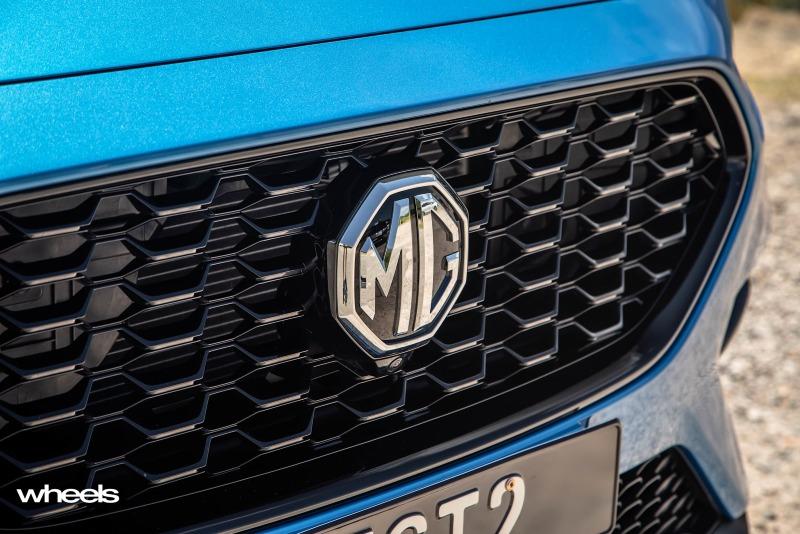 2022_MG_ZST_Brighton_Blue_detail_front_grille_SRawlings.jpg