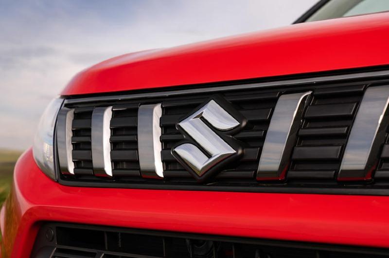 5-suzuki-vitara-full-hybrid-2022-uk-first-drive-review-nose-badge.jpg