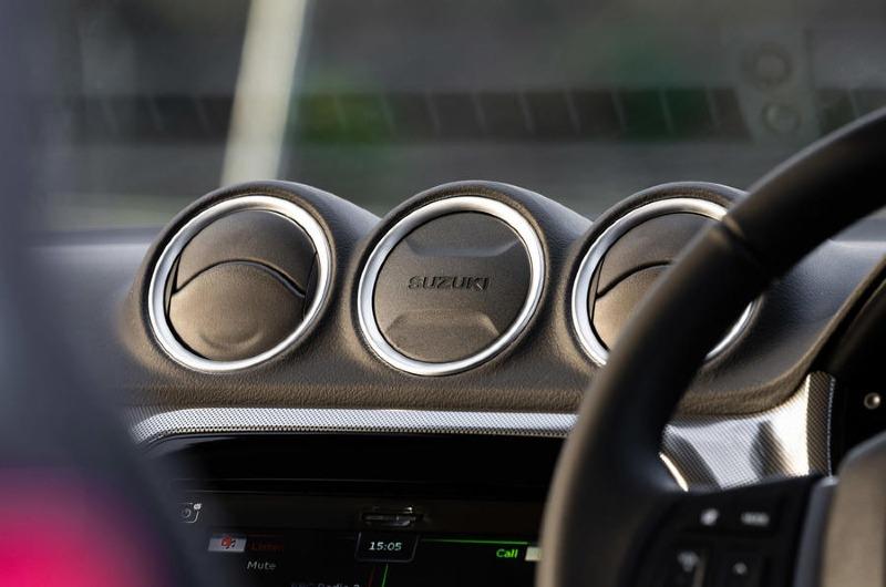 13-suzuki-vitara-full-hybrid-2022-uk-first-drive-review-air-vents.jpg