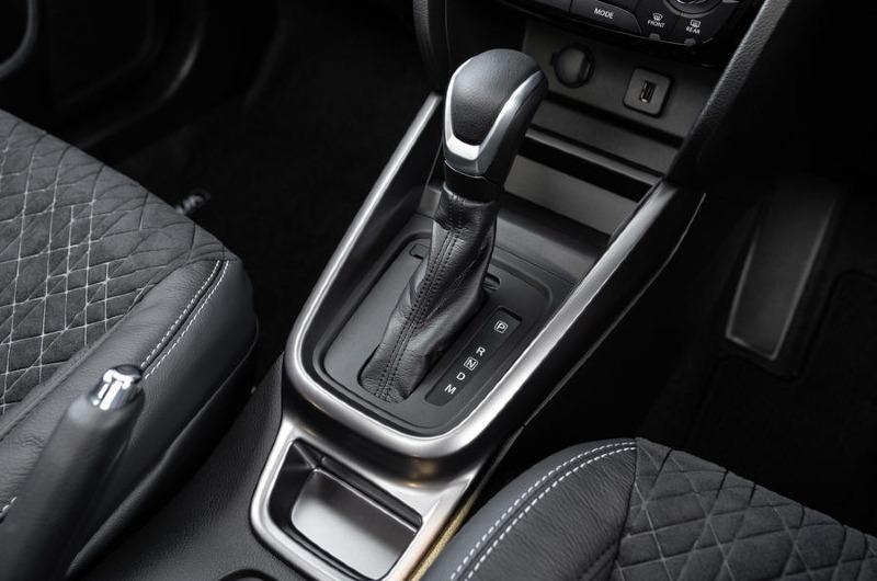 16-suzuki-vitara-full-hybrid-2022-uk-first-drive-review-gearstick.jpg