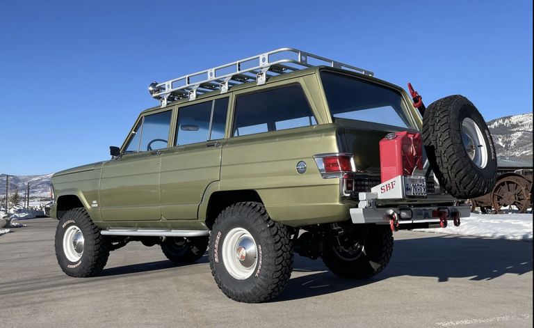 jeep-wagoneer-rear-3-4-1646418985 2.png