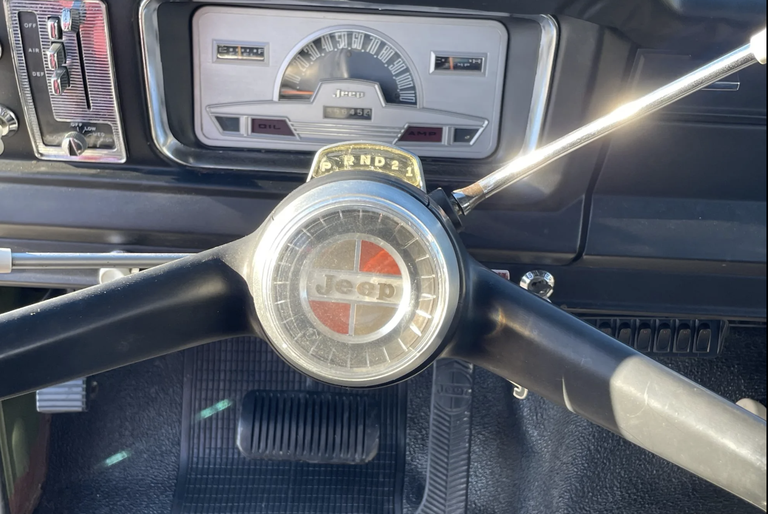 jeep-wrangler-cockpit-1646418876 3.png